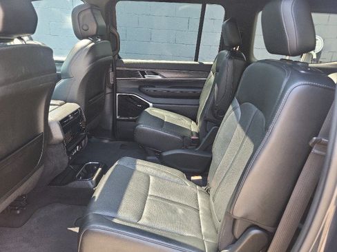 Used 2023 Jeep Wagoneer Series III w/ Premium Group I AWD/4WD image 9