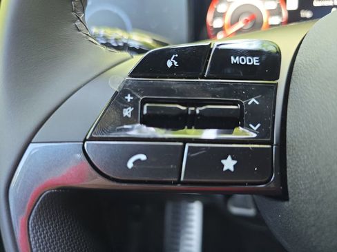 Used 2025 Hyundai Elantra SEL FWD image 17