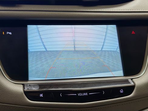 Used 2018 Cadillac XT5 Luxury w/ Driver Awareness Package FWD image 16