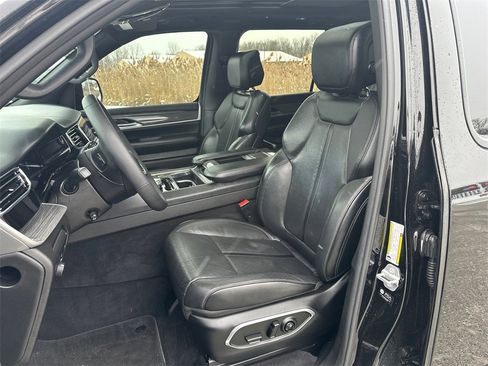 Used 2022 Jeep Wagoneer Series II w/ Premium Group I image 3