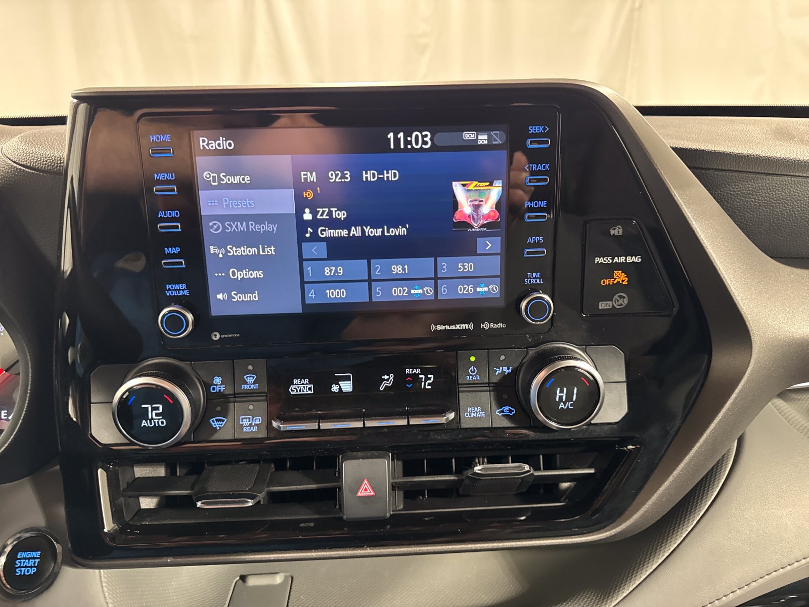 Used 2022 Toyota Highlander LE AWD/4WD image 17