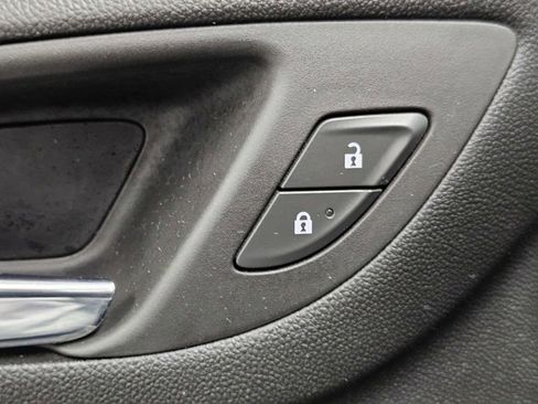 Used 2023 Chevrolet Equinox LT image 29