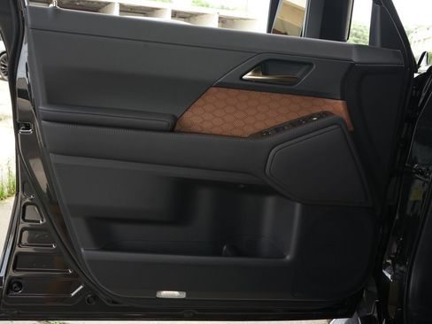 Used 2026 Lexus GX 550 w/ Accessory Package (ZB) image 18