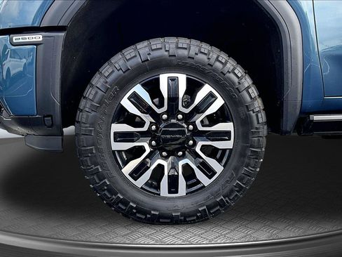 Used 2024 GMC Sierra 2500 Denali Ultimate AWD/4WD image 10