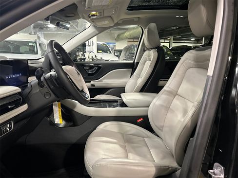Used 2026 Lincoln Aviator Reserve w/ Illumination Package image 10