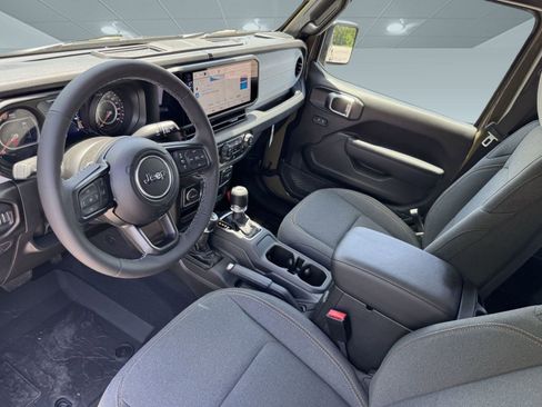 New 2025 Jeep Gladiator Sport image 2