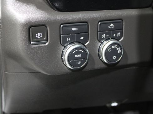 Used 2024 GMC Sierra 1500 SLE AWD/4WD image 8