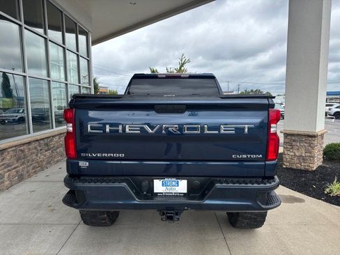 Used 2020 Chevrolet Silverado 1500 Custom w/ Custom Value Package AWD/4WD image 4
