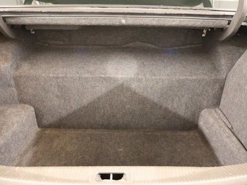 Used 2005 Lincoln Town Car Signature image 21