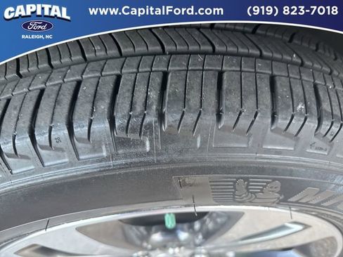 Used 2020 Ford Explorer Platinum w/ Premium Technology Package image 14