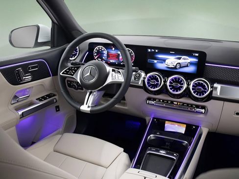 Used 2025 Mercedes-Benz GLB 250 image 27