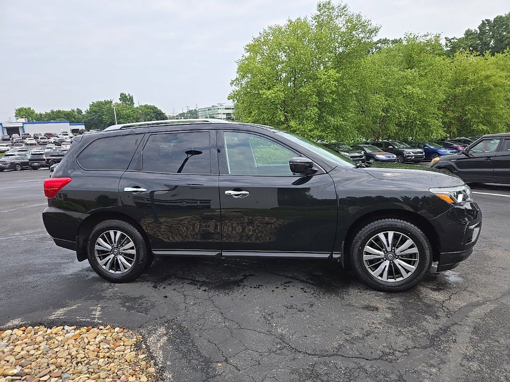 Used 2020 Nissan Pathfinder S AWD/4WD image 2