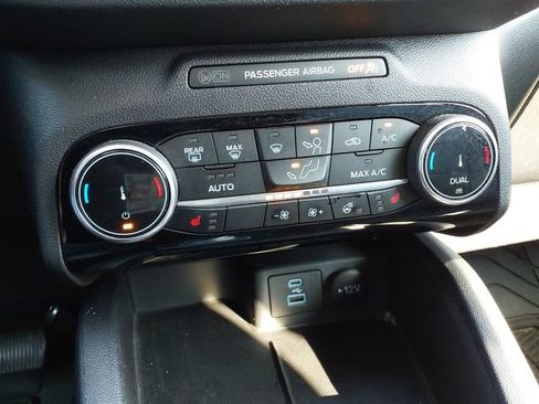 Used 2022 Ford Escape Titanium w/ Class II Trailer Tow Package AWD/4WD image 17