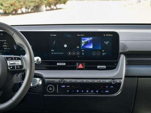 Used 2025 Hyundai Ioniq 5 SEL image 13