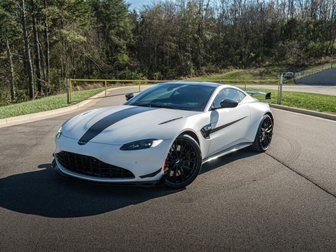 Used 2023 Aston Martin V8 Vantage Coupe RWD image 96