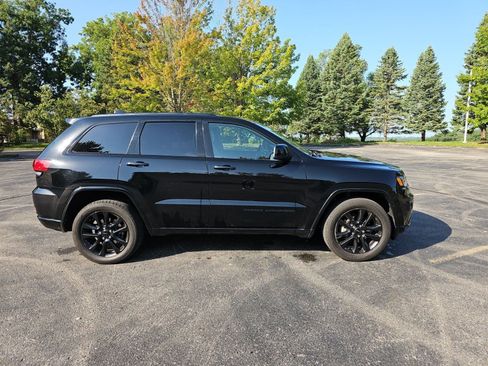 Used 2018 Jeep Grand Cherokee Altitude AWD/4WD image 7