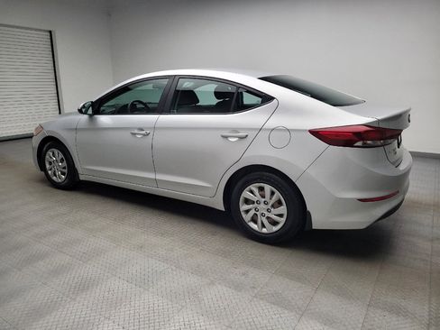 Used 2018 Hyundai Elantra SE FWD image 3