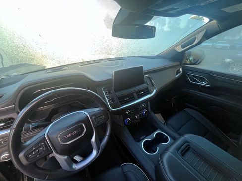 Used 2023 GMC Yukon XL SLT image 8