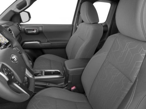 Used 2016 Toyota Tacoma image 8