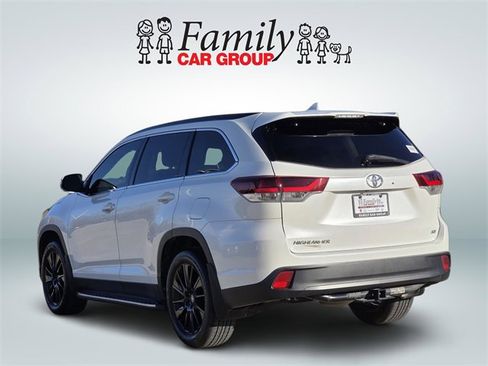 Used 2019 Toyota Highlander SE image 3