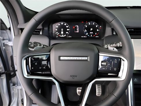 New 2025 Land Rover Discovery Sport Dynamic SE image 31