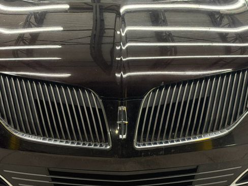 Used 2013 Lincoln MKT AWD image 5