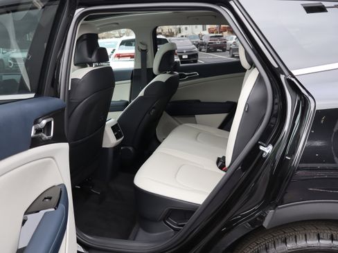 Certified 2025 Kia Sportage EX w/ EX Premium Package image 26