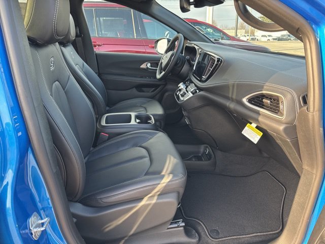 New 2026 Chrysler Pacifica Select w/ S Appearance Package FWD image 25