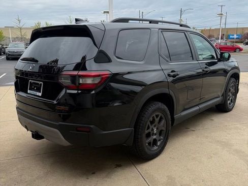 Certified 2025 Honda Pilot TrailSport image 5