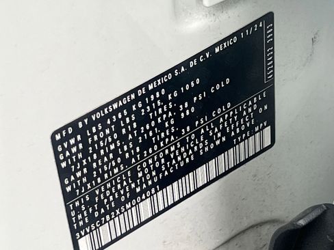 Used 2025 Volkswagen Taos SE image 23