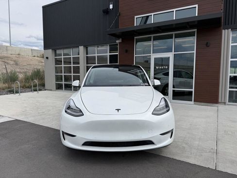 Used 2021 Tesla Model Y Long Range AWD/4WD image 3