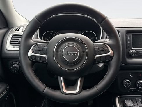 Used 2018 Jeep Compass Latitude w/ Cold Weather Group AWD/4WD image 12