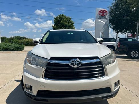 Used 2016 Toyota Highlander Limited FWD image 2