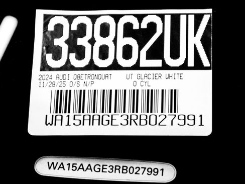 Used 2024 Audi Q8 e-tron Premium Plus image 27