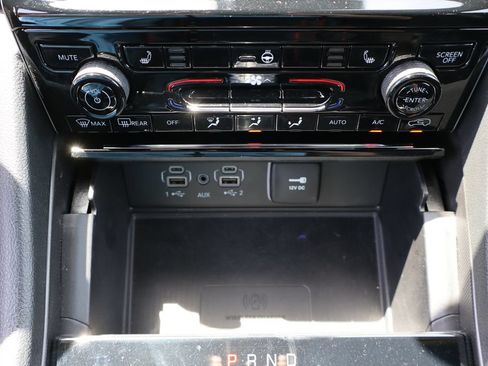 Used 2023 Jeep Grand Cherokee Altitude AWD/4WD image 23