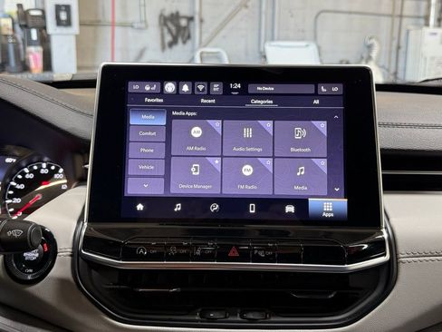 Used 2025 Jeep Compass Limited image 14