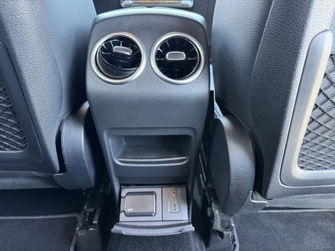 Used 2022 Mercedes-Benz GLB 250 image 9