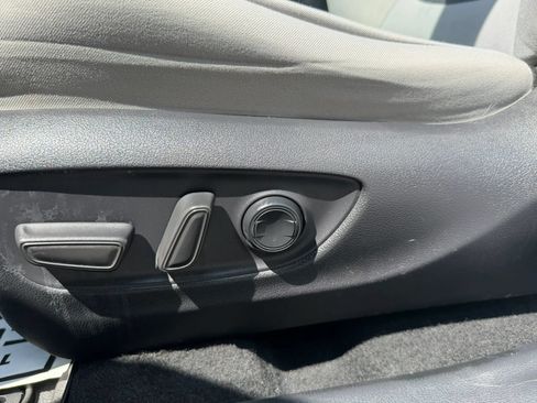 Used 2019 Toyota RAV4 XLE w/ Convenience Package FWD image 13
