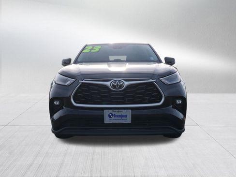 Used 2023 Toyota Highlander FWD image 8