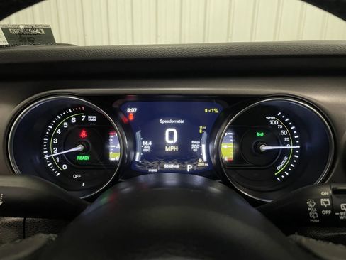 Used 2023 Jeep Wrangler Unlimited w/ Sun & Screen Package AWD/4WD image 28