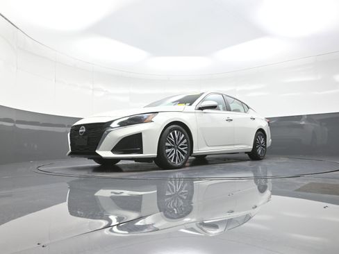 Used 2023 Nissan Altima 2.5 SV image 11