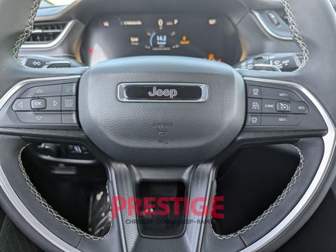 Used 2025 Jeep Grand Cherokee L Laredo RWD image 15