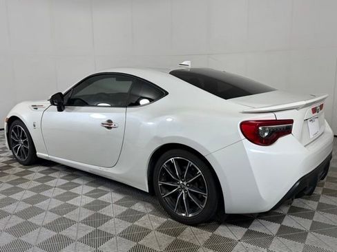 Used 2017 Toyota 86 RWD image 8