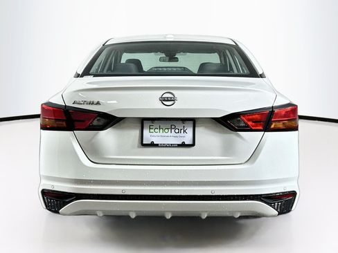 Used 2025 Nissan Altima 2.5 SV FWD image 7