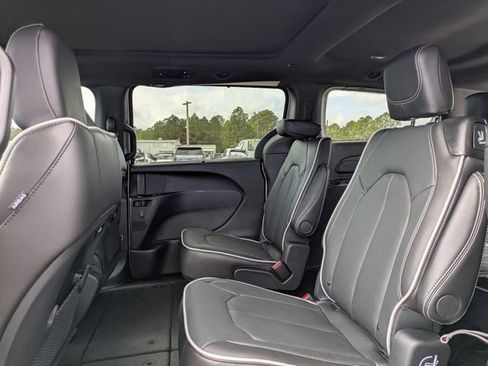 New 2026 Chrysler Pacifica Limited w/ S Appearance Package image 35