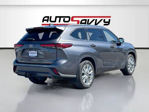 Used 2022 Toyota Highlander Limited AWD/4WD image 7