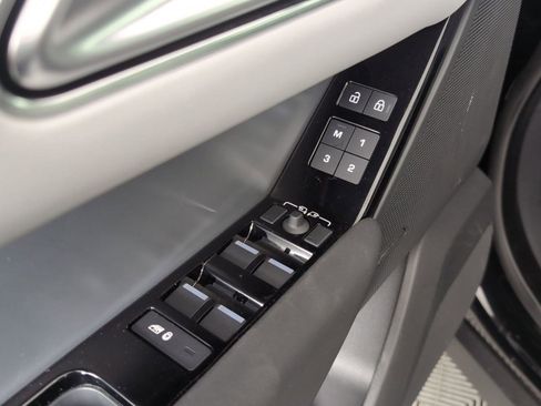 Used 2025 Land Rover Range Rover Velar S image 21