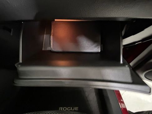 Used 2022 Nissan Rogue Sport SV image 28