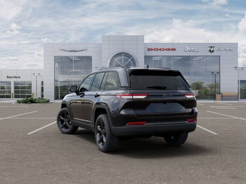New 2025 Jeep Grand Cherokee Laredo image 3