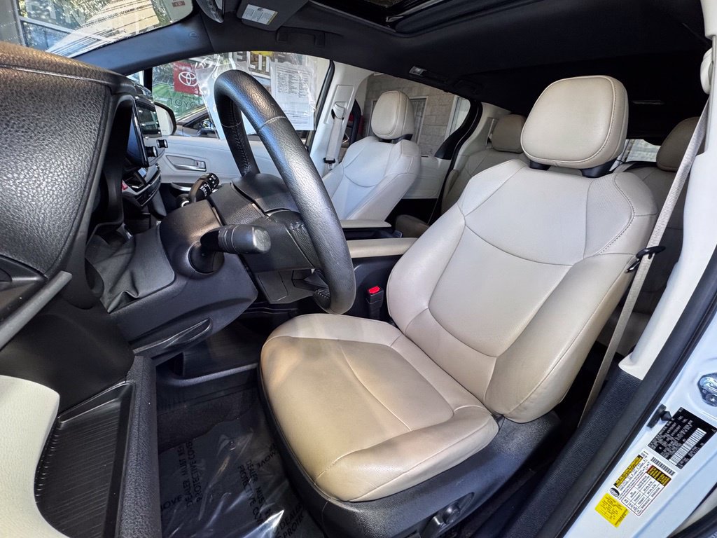 Certified 2024 Toyota Sienna XLE FWD image 21